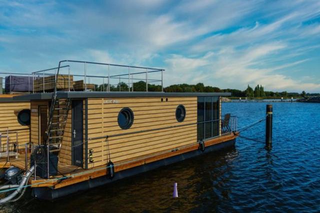 Hausboot Fjord POLARIS mit Biosauna in Barth