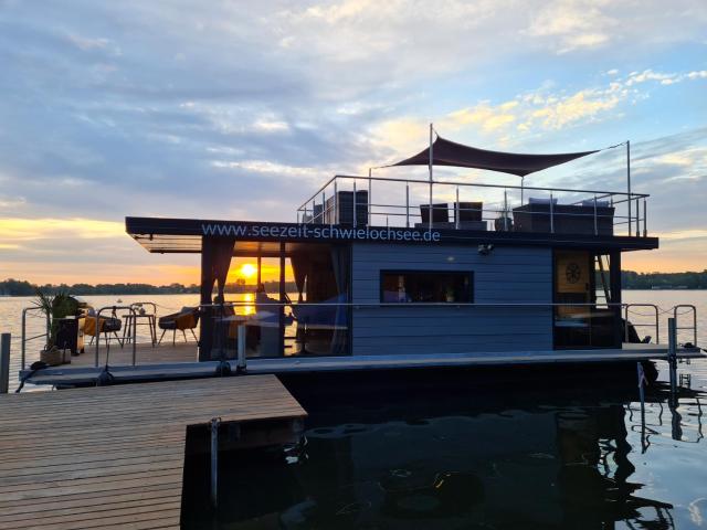 Seezeit im Hausboot mit Kamin & Sauna