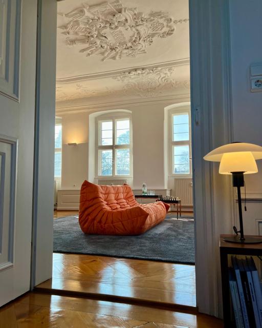 Luxuriöse Design Wohnung im Barockschloss 110 m2