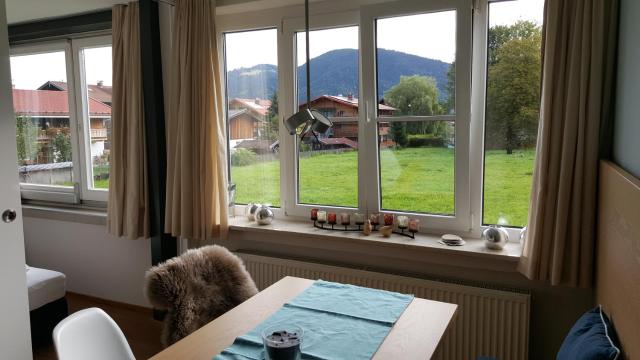 Offen gestaltetes Design Apartment in Bad Wiessee, 350m vom See