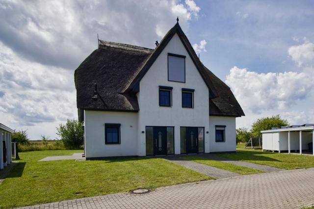 Villa Vogelblick Haushälfte 01 mit Terrasse, Garten