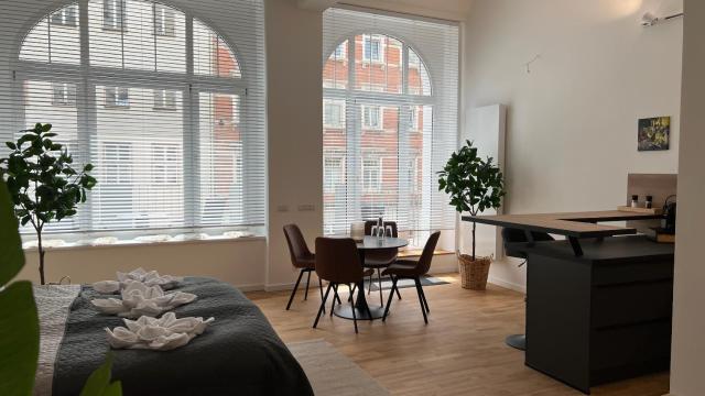 NEU! City-Loft-Apartment im Goethe Palais I 5P I Lift I Parkplatz I Zentrum I Helios