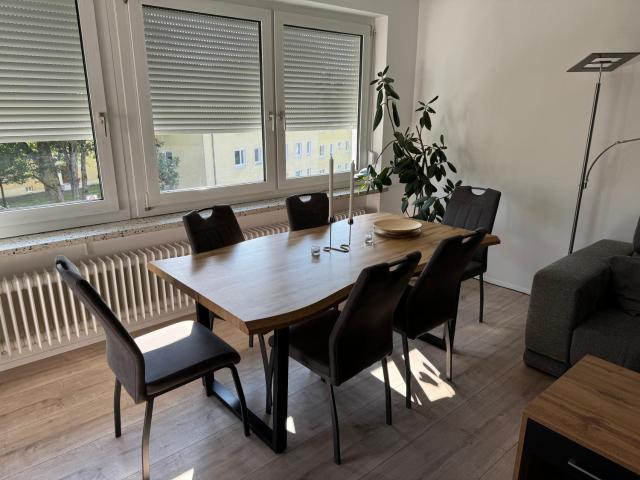 Ferienwohnung "Jumbo" in Coburg ! - 100mq im OG1 mit Privatparkplatz & Balkon