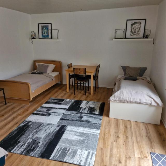 Privatzimmer in WG für 4 Personen