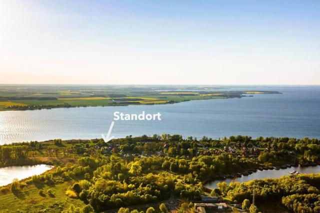 Gemütliche Ferienhütte am See mit großem Garten