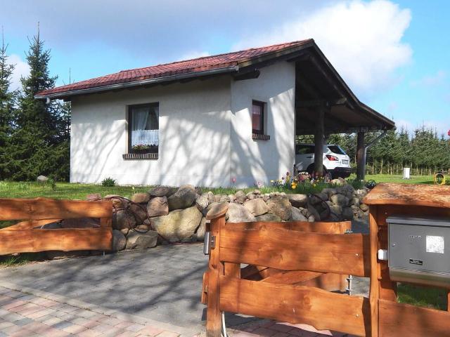 Ferienhaus mit Waldsauna am Kranichfeld