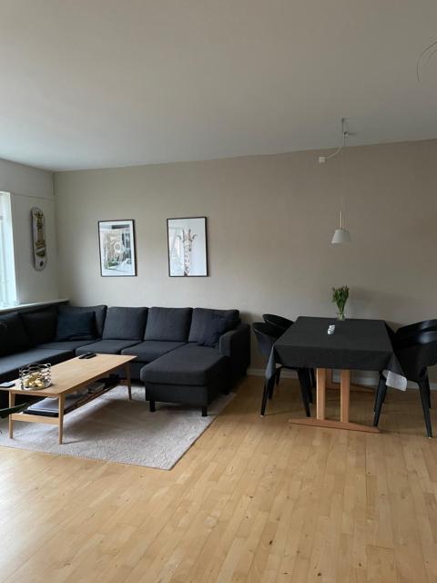 Central Apartment -3 Min Walk to Station, Free Parking