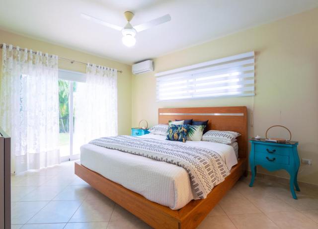 Chic Villa with King Room BBQ Pool Restaurant Shuttle