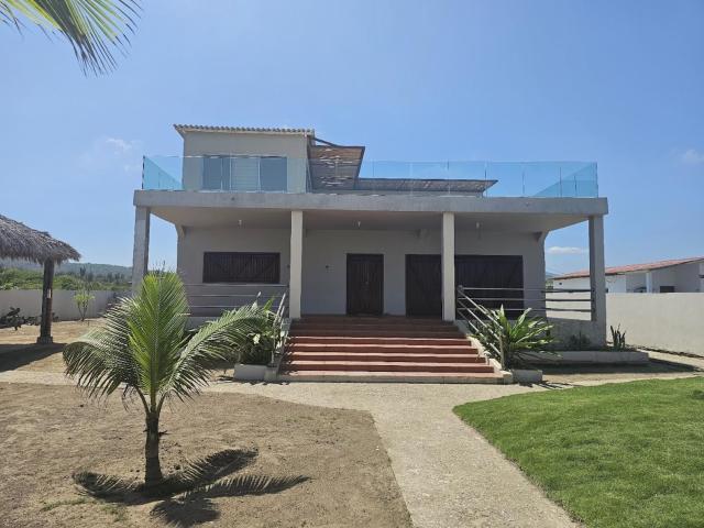 Hermosa Casa en Pto Cayo Ecuador