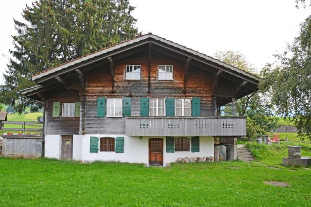 Traditionelles Chalet Schärmtanne - GRIWA RENT AG