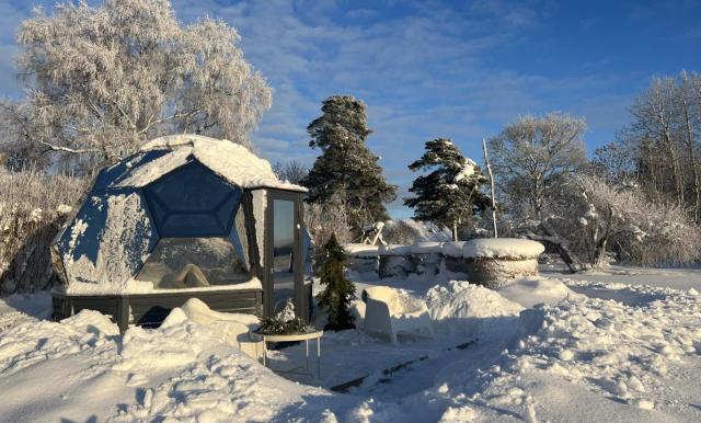 15 minutit Haapsalust, ööbimine klaaskuplis