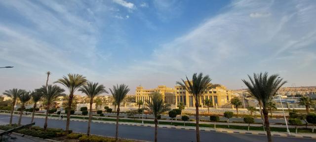 Cozy Room with beautiful view In sheikh Zayed