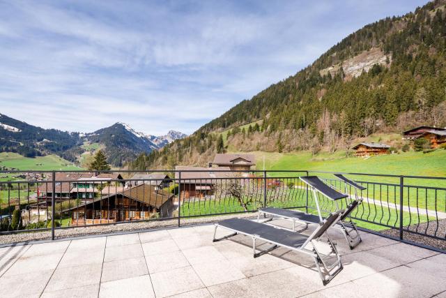 Alpine Apartment with Stunning Views