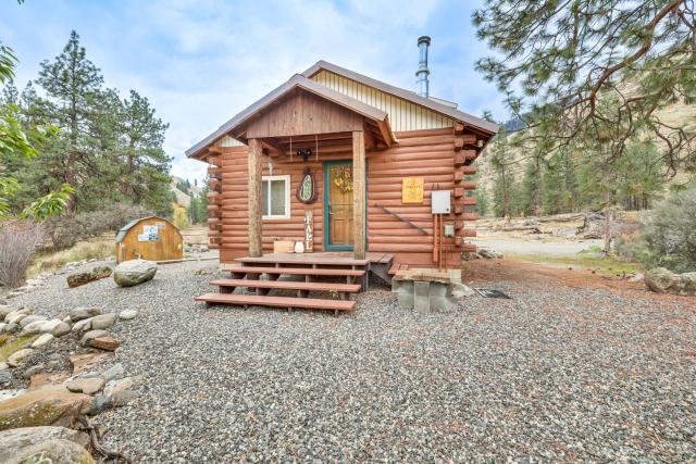 Cabin on Little Salmon River about 10 Mi to Riggins!