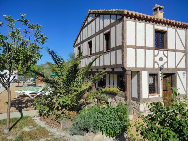 Las Marrojas, secluded Tudor country cottage