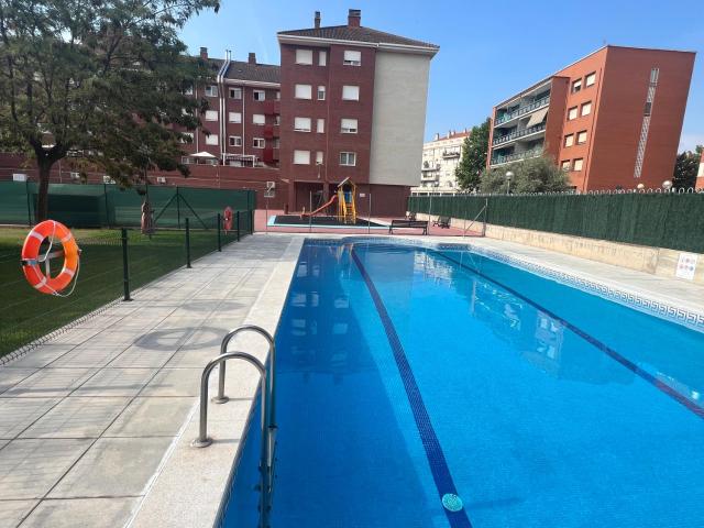 POOL AND CONFORT 3 habitaciones y garaje By apartamentos Logroño org