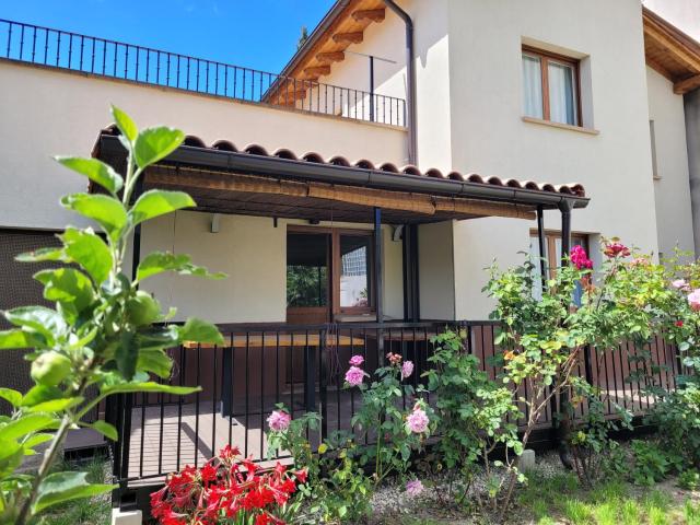 Casa Julio, bonita casa cómoda y espaciosa, totalmente reformada con terraza y jardin privado