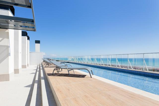 Apartamentos con terraza frente al mar by Color Flats