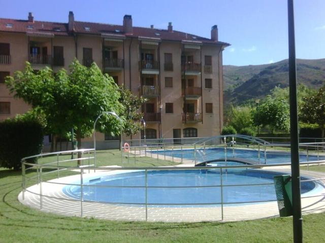 Ezcaray. Con piscina y junto al rio