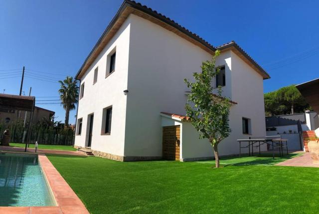 CASA CENTRO DEL PUEBLO CON PISCINA PRIVADA