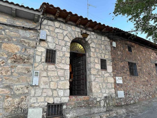 Bodega típica en El Molar sin camas ni dormitorios