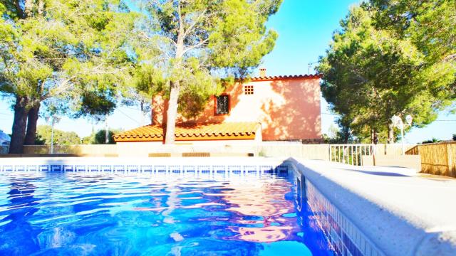 Villa Aloha, avec piscine privée, proche mer et montagne