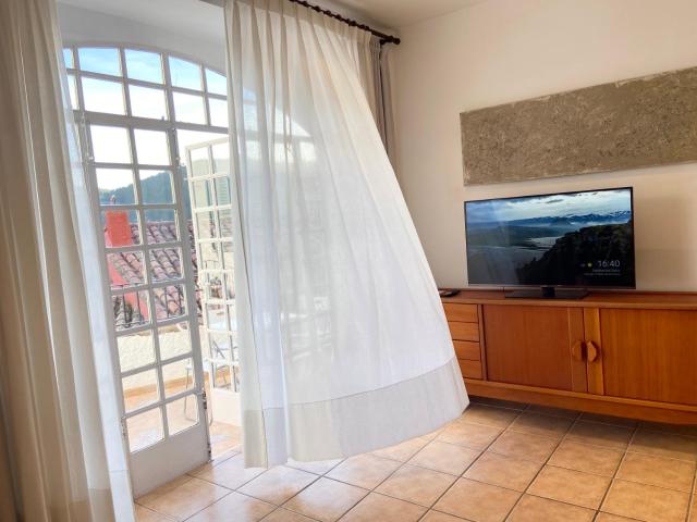 Piso en Vall de Almonacid con vistas, aire acondicionado, Wifi y Smart TV