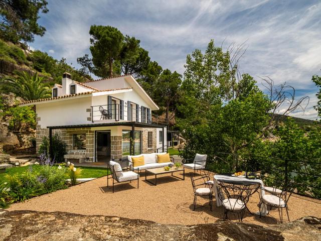 Casa junto al Pantano de Burguillo