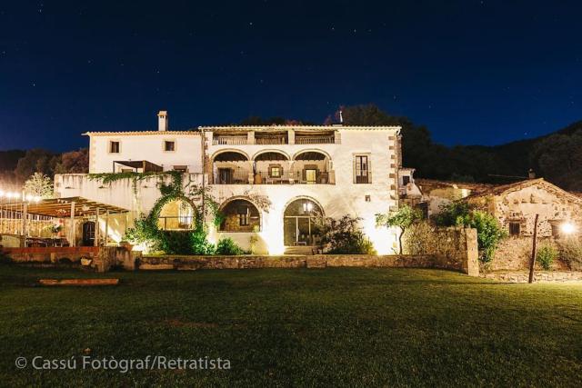 Huge charming manor house. Waterfall & Volcanoes