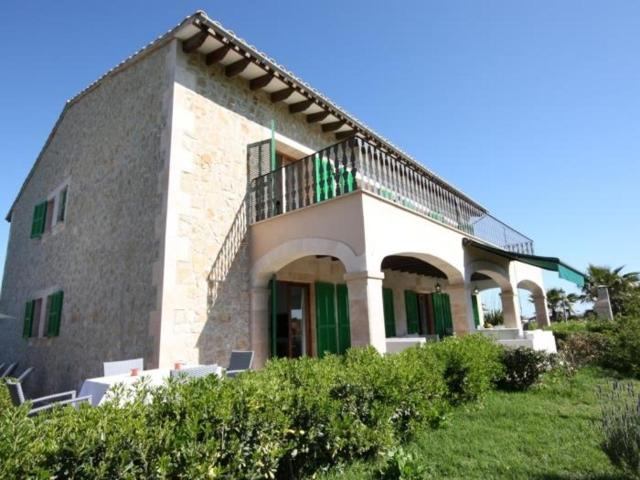 Villa El Palmeral Casa con piscina en Petra