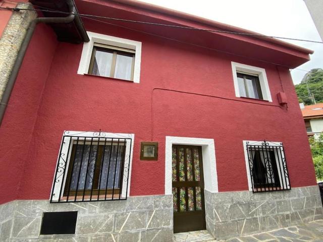 Cabrales236 Casa con jardín en Carreña de Cabrales