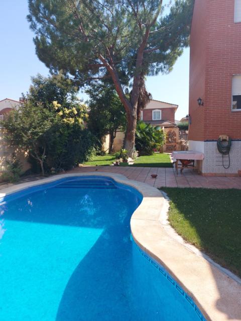 Habitación,Piscina y Jardín