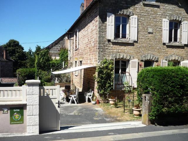 Gîte de France à Vars-sur-Roseix 3 épis - Gîte de France 9 personnes 184