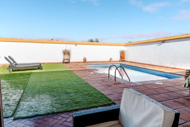 Casa rural con piscina, barbacoa y aire acondicionado