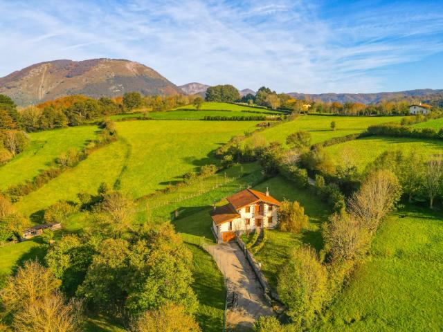 Casa Toki Eder, espaciosa casa rural para familias y amigos con vistas al valle