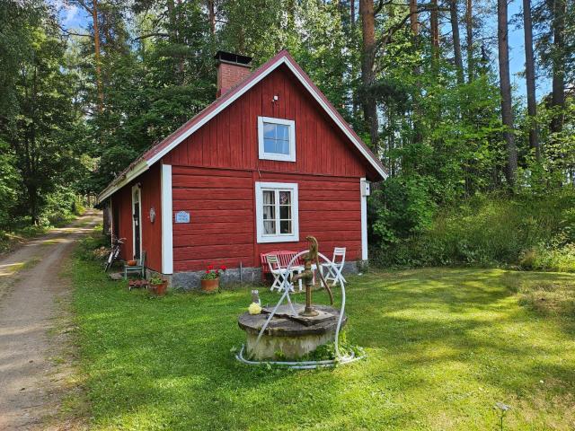 Country romantic sauna cottage