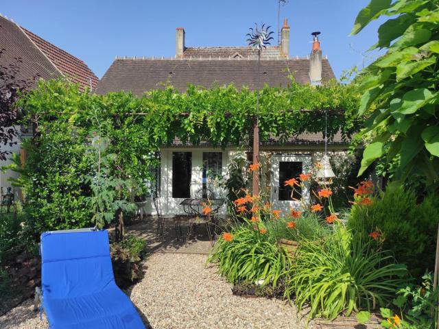 Gîte douillet près canal de Berry: Wifi, jardin fleuri, parking, tout compris, lits faits à l'arrivée - FR-1-586-25