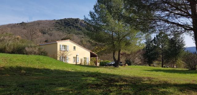 Maisons situées dans le vaste domaine de l'espinet