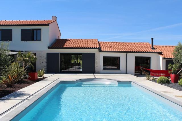 Villa grand standing avec piscine proche Nantes