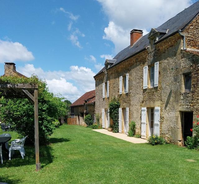 La Geneste un gîte dans la campagne sarladaise