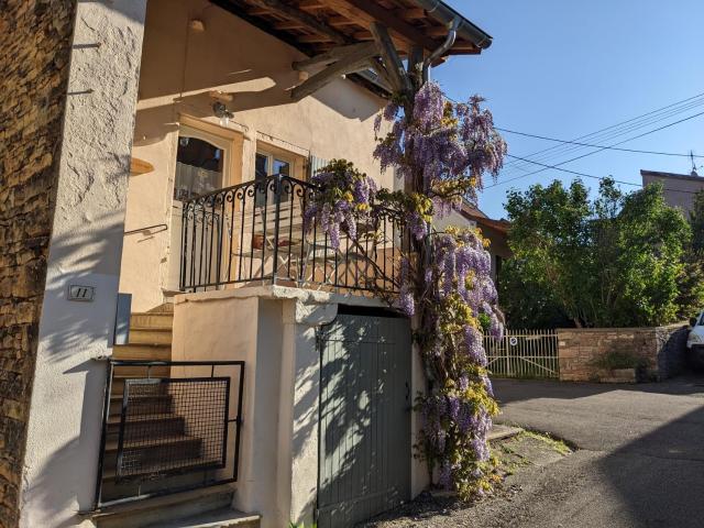 La Terrasse - Old Winemaker's Cottage in St Gengoux