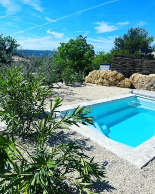 Les jardins de la Gravière à 5 mn de Lourmarin avec piscine privée