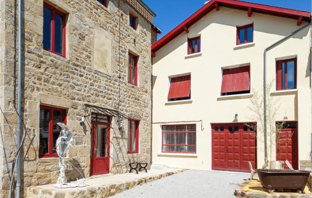 Nice Home In Rozier-Côtes-Daurec With Wifi