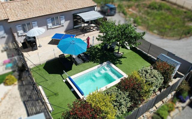 L'Odyssée gîte avec sa piscine privée et chauffée