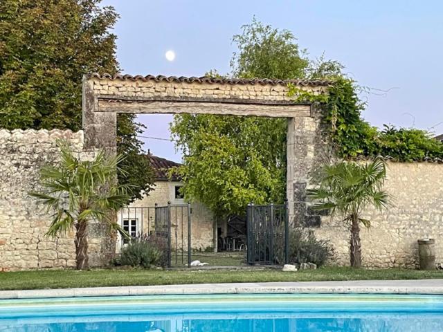 Maison charmante avec jardin a Saint Palais du Ne