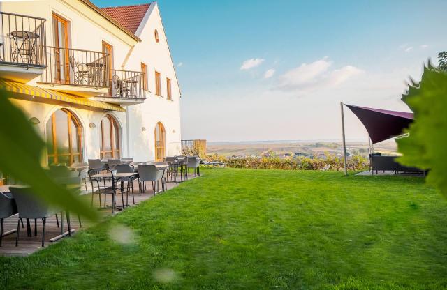 Weingut & Gästehaus zum Seeblick - Familie Sattler