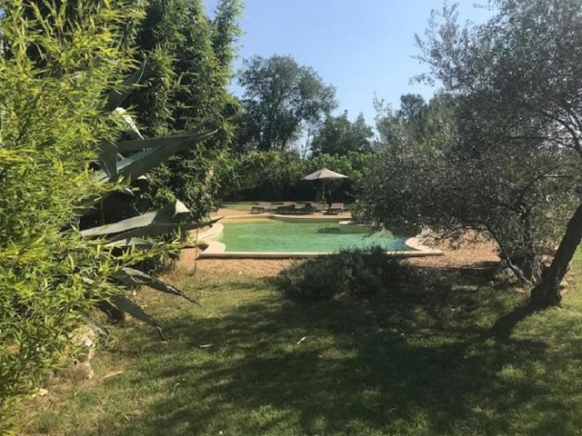 Gite de charme 80 m², piscine, proche d'Uzès.