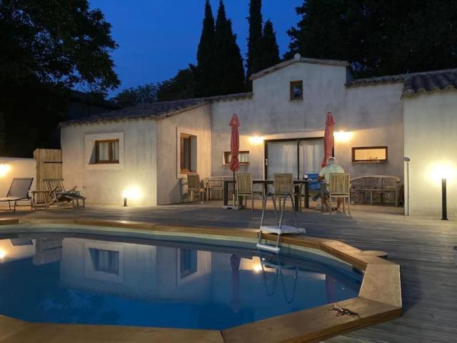 Lodge with private pool surrounded by vineyards