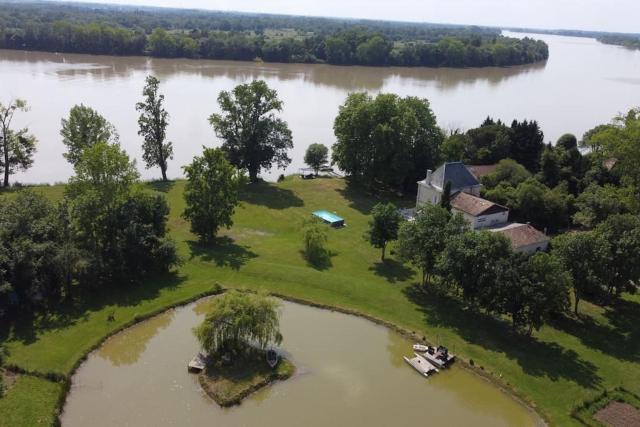 Le Cast'L 4 Coin de paradis en bord de Dordogne