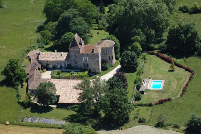 Chateau Barayre - beautiful 12th century castle with pool and large garden